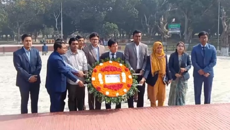সহকারি কমিশনারের মুজিবনগর স্মৃতিসৌধে পুষ্পমাল্য অর্পণ