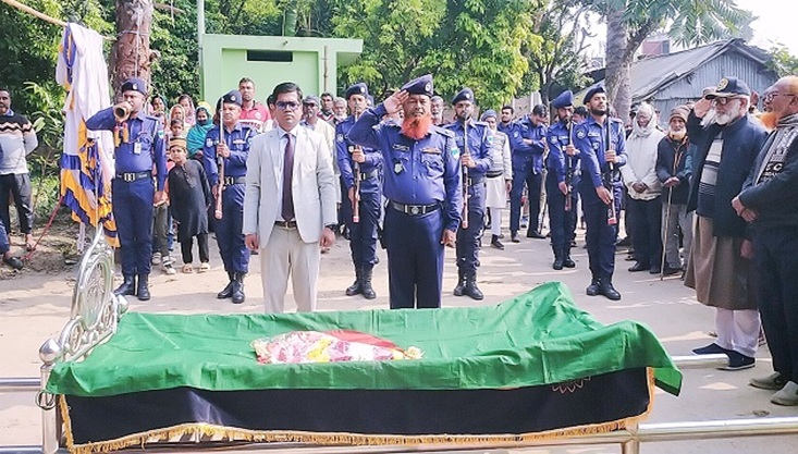 মুজিবনগরে বীর মুক্তিযোদ্ধা আব্দুর রউফের রাষ্ট্রীয় মর্যাদায় দাফন