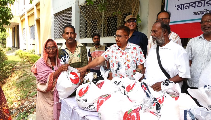 মেহেরপুরে ঈদ উপলক্ষে খাদ্য সামগ্রী বিতরণ
