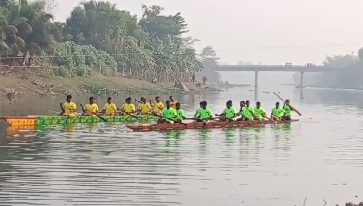 মহান বিজয় দিবস উপলক্ষে মেহেরপুরে নৌকা বাইচ প্রতিযোগিতা