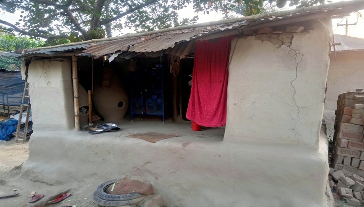 মেহেরপুর থেকে কালের বিবর্তনে হারিয়ে যাচ্ছে মাটির ঘর