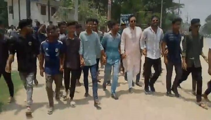 গাংনী ছাত্রলীগের বিক্ষাভে মিছিল
