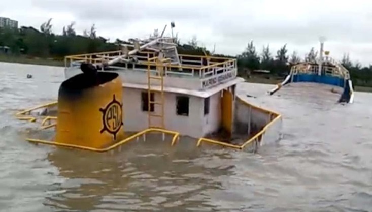 মোংলায় পশুর নদে ৮০০ টন কয়লা নিয়ে জাহাজডুবি