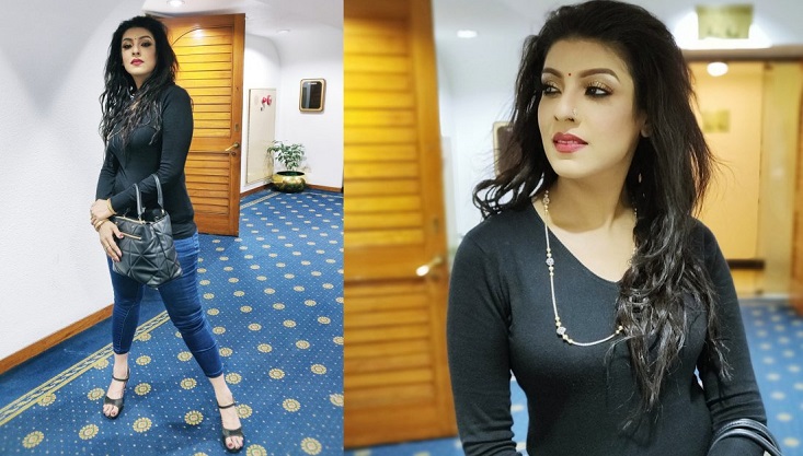 ৩৪ বছর ধরে মডেলিংয়ে মৌ, প্রস্তুত সিনেমার জন্যেও!