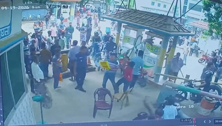 মেহেরপুরে  জেড কে ফিলিং স্টেশনে হামলা ও ভাংচুর