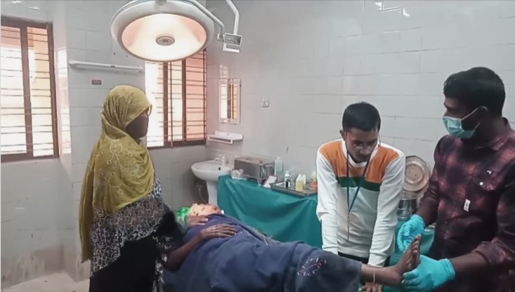 মেহেরপুরে মটরসাইকেলের ধাক্কায় বৃদ্ধা আহত