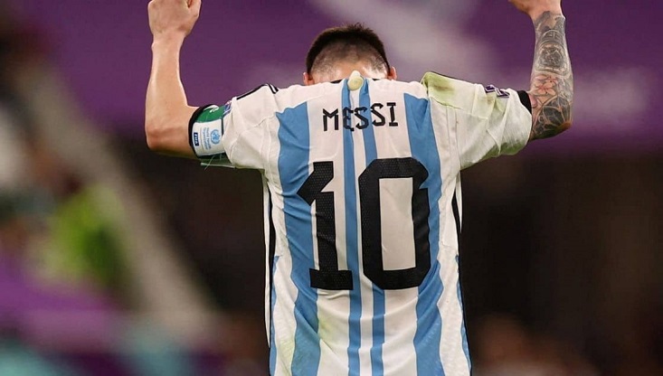 ম্যাগনিফিসেন্ট মেসি