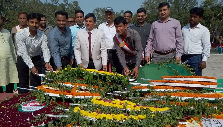বিচার বিভাগের পক্ষে মুজিবনগর স্মৃতিসৌধে পুষ্পস্তবক অর্পণ