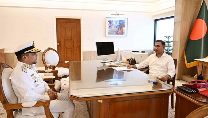 প্রধানমন্ত্রীর সঙ্গে নৌবাহিনী প্রধানের সাক্ষাৎ