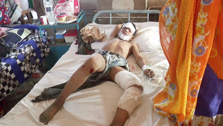 মেহেরপুর সদর থানা চত্বরে পরিত্যাক্ত বোমার বিস্ফোরণে দুই শিশু আহত