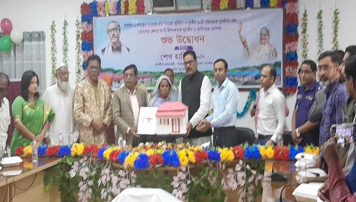 গাংনীতে ১০ পরিবার পেলো সরকারী ঘর