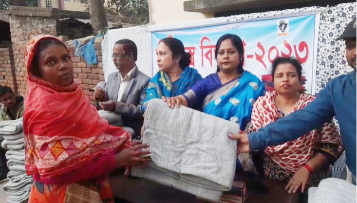 মেহেরপুরে অপরাজিতা সংগঠনের উদ্যোগে শীতবস্ত্র বিতরণ