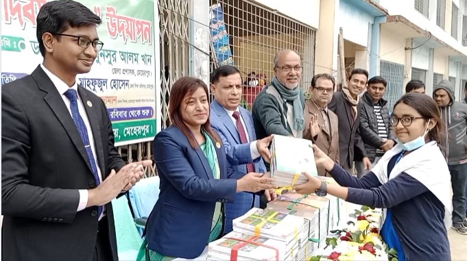 মেহেরপুরে স্কুলে স্কুলে বই উৎসব