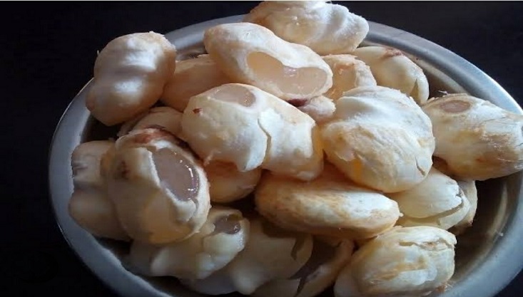 তীব্র গরমে বাজারে এলো রসে ভরা তাল শাঁস