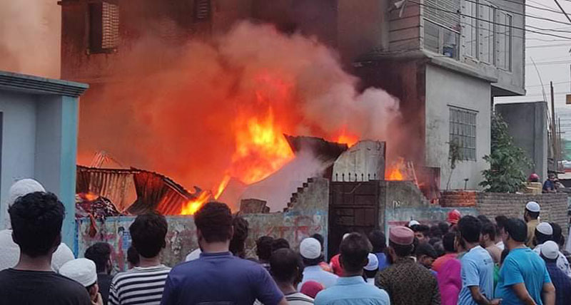 ফতুল্লায় জুটের গোডাউনে ভয়াবহ অগ্নিকান্ড দুই ঘন্টা পর নিন্ত্রনে