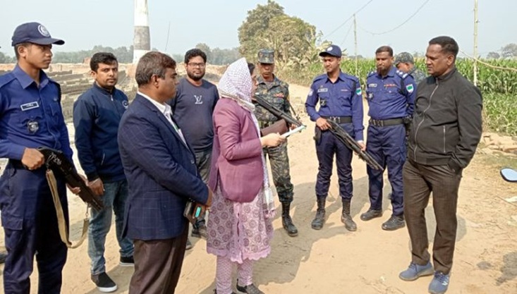 মেহেরপুরে ভ্রাম্যমাণ আদালতের অভিযান দুই ইটভাটায় দুই লাখ টাকা জরিমানা