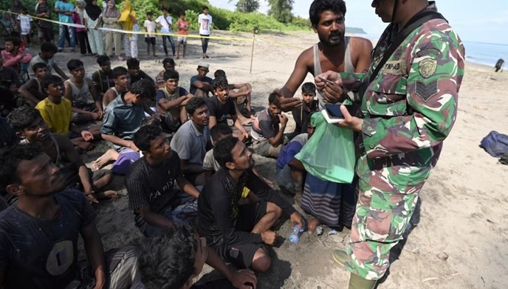 ৩০০ রোহিঙ্গা নিয়ে ইন্দোনেশিয়া পৌঁছেছে দুটি নৌকা