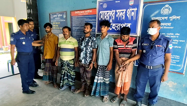 মেহেরপুরে ৫ ডাকাত গ্রেফতার, লুন্ঠিত মালামাল ও দেশীয় অস্ত্র উদ্ধার