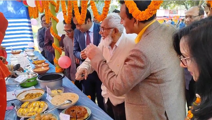 গাংনী মহিলা ডিগ্রি কলেজে দিনব্যাপী পিঠা উৎসব