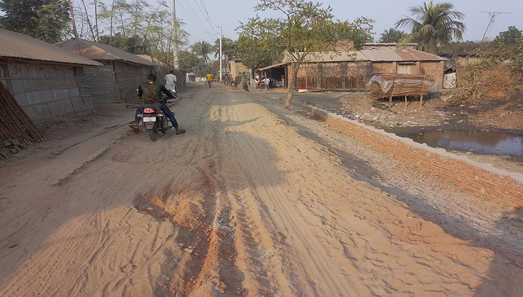 গাংনীতে সড়ক সংস্কার কাজে অনিয়মের অভিযোগ