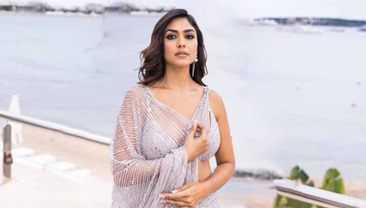 ঢোল বাজানো শিখেছেন ম্রুণাল