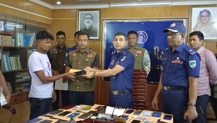 মেহেরপুরে চুরি যাওয়া ৩৯টি মোবাইল ও নগদ ৬০ হাজার টাকা উদ্ধার