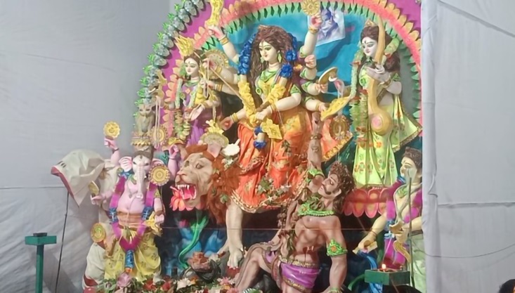 দেবী দুর্গার প্রতিমা বিসর্জনের মধ্য দিয়ে শেষ হলো শারদীয় দুর্গাপূজা