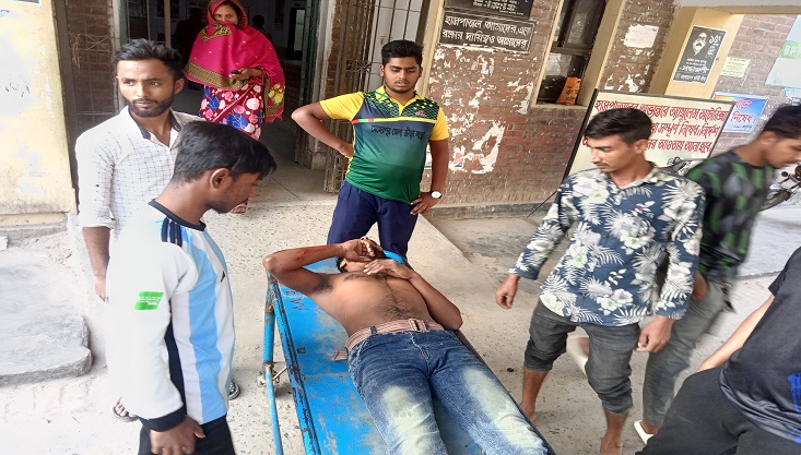 অল্পের জন্য রক্ষা হয়েছে নির্মাণ শ্রমিক লিখনের প্রাণ