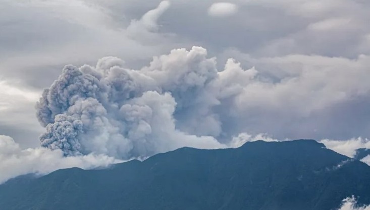 ইন্দোনেশিয়ায় মাউন্ট মারাপির অগ্ন্যুৎপাতে ১১ পর্বতারোহী নিহত