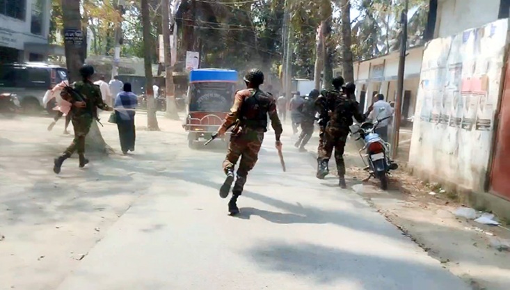 গাংনীতে আইন শৃংখলা কমিটিতে হামলা-পরিস্থিতি নিয়ন্ত্রণে সেনাবাহিনী