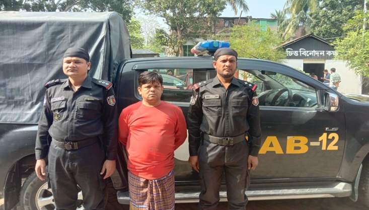 মেহেরপুরে র‍্যাবের হাতে মোনাখালি ইউপি চেয়ারম্যান আটক