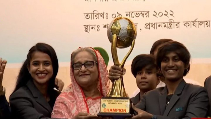 সাফজয়ী নারী ফুটবল দলকে প্রধানমন্ত্রীর সংবর্ধনা
