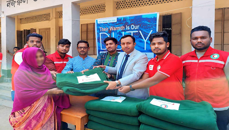 গাংনীতে রেড ক্রিসেন্টের উদ্যোগে শীতার্তদের মাঝে কম্বল বিতরণ