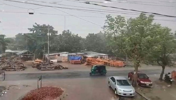 তীব্র তাপদাহের পর মেহেরপুরে স্বস্তির বৃষ্টি! কমেনি ভ্যাপসা গরম