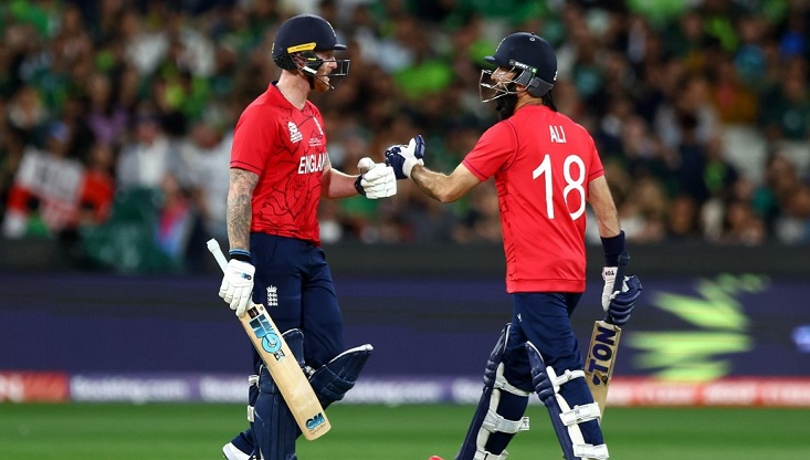 পাকিস্তানের স্বপ্ন ভেঙে বিশ্বকাপ ইংল্যান্ডের