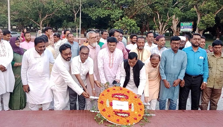 চেয়ারম্যান এমএ খালেকের মুজিবনগর স্মৃতিসৌধে পুষ্পমাল্য অর্পণ