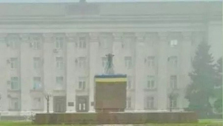 খেরসনে আবার উড়লো ইউক্রেনের পতাকা