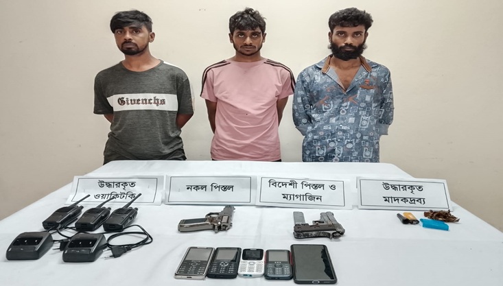 মেহেরপুরে বিদেশি অস্ত্র ও ওয়াকিটকিসহ তিনজন আটক