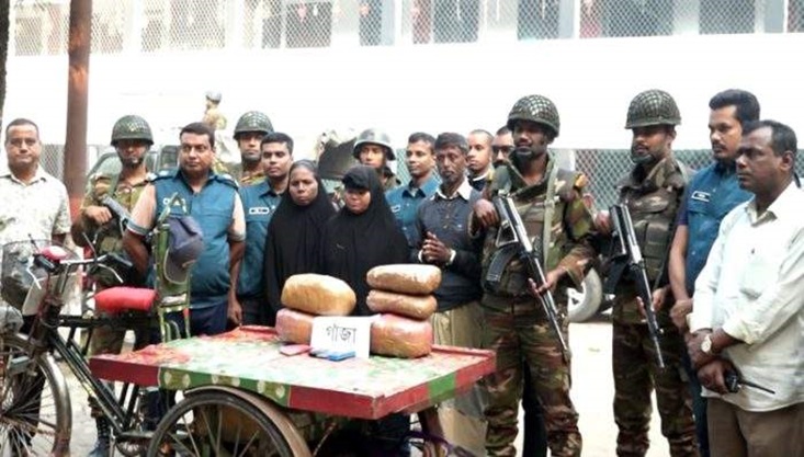 মেহেরপুরে  যৌথবাহিনীর অভিযানে ২২ কেজি গাঁজাসহ আটক-৪