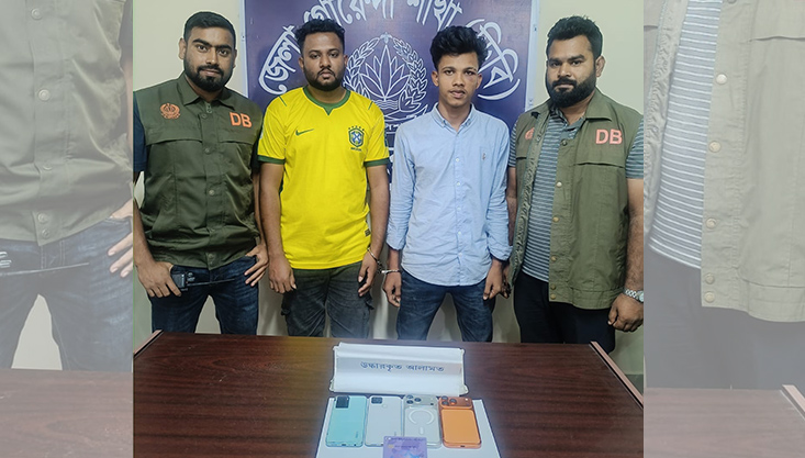 খেলনা পিস্তলের ভয় দেখিয়ে আটক দুই যুবক, মিলল অনলাইন জুয়ার তথ্য