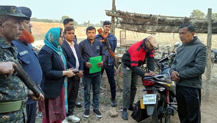 মেহেরপুরে এইচবি ইটভাটায় অভিযান, দুই লাখ টাকা জরিমানা