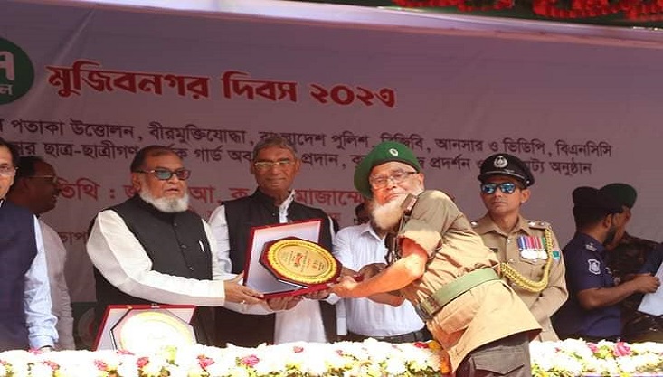 আনসার সদস্য আজিম উদ্দিন ও সিরাজ উদ্দিনকে সংবর্ধনা