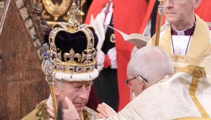 রাজমুকুট পরলেন রাজা চার্লস