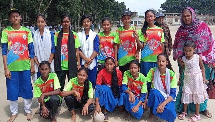 মেহেরপুরে গ্রীষ্মকালীন মেয়েদের হ্যান্ডবল টুর্নামেন্ট বাড়িবাঁকা চ্যাম্প