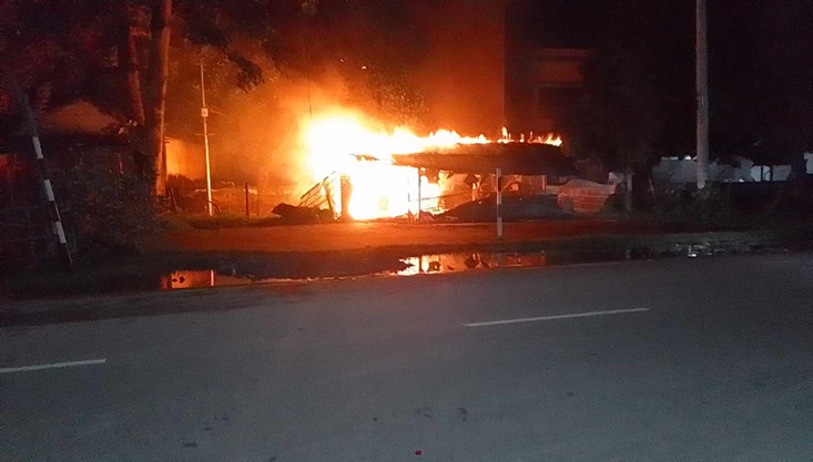 মেহেরপুরের বিভিন্ন এলাকায় ব্যাপক ভাঙচুর, অগ্নিসংযোগ ও লুটপাট