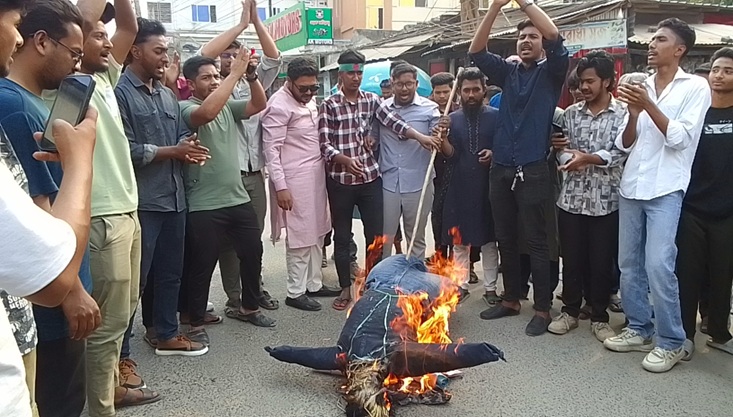 ধর্ষকের শাস্তির দাবিতে মেহেরপুরে ছাত্র-জনতার মানবন্ধন