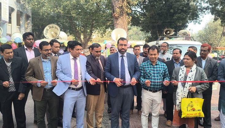 মেহেরপুরে রিক্সায় গণভোটের প্রচারণার উদ্বোধন