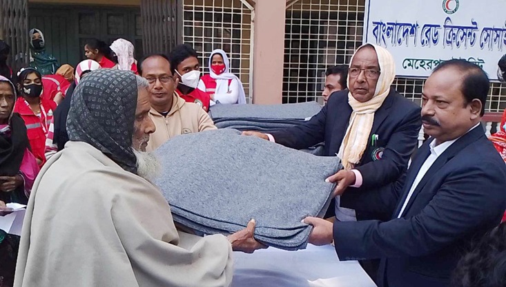 মেহেরপুর রেড ক্রিসেন্টের উদ্যোগে কম্বল বিতরণ