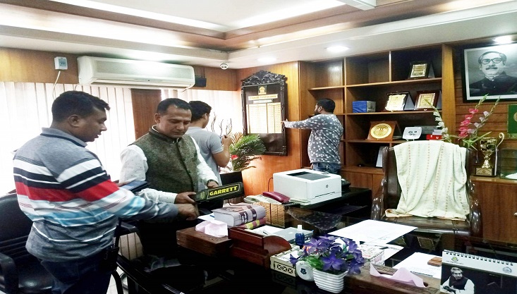 ইবি উপাচায্যের অডিও ফাঁসের ঘটনায় কক্ষে তল্লাশি