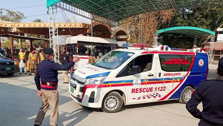 পাকিস্তানে পুলিশকে লক্ষ্য করে মসজিদে হামলায় নিহত বেড়ে ৩২